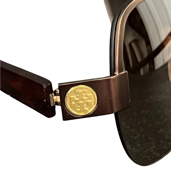 Tory Burch Sunglasses with Orange Case​ - Picture 4 of 8